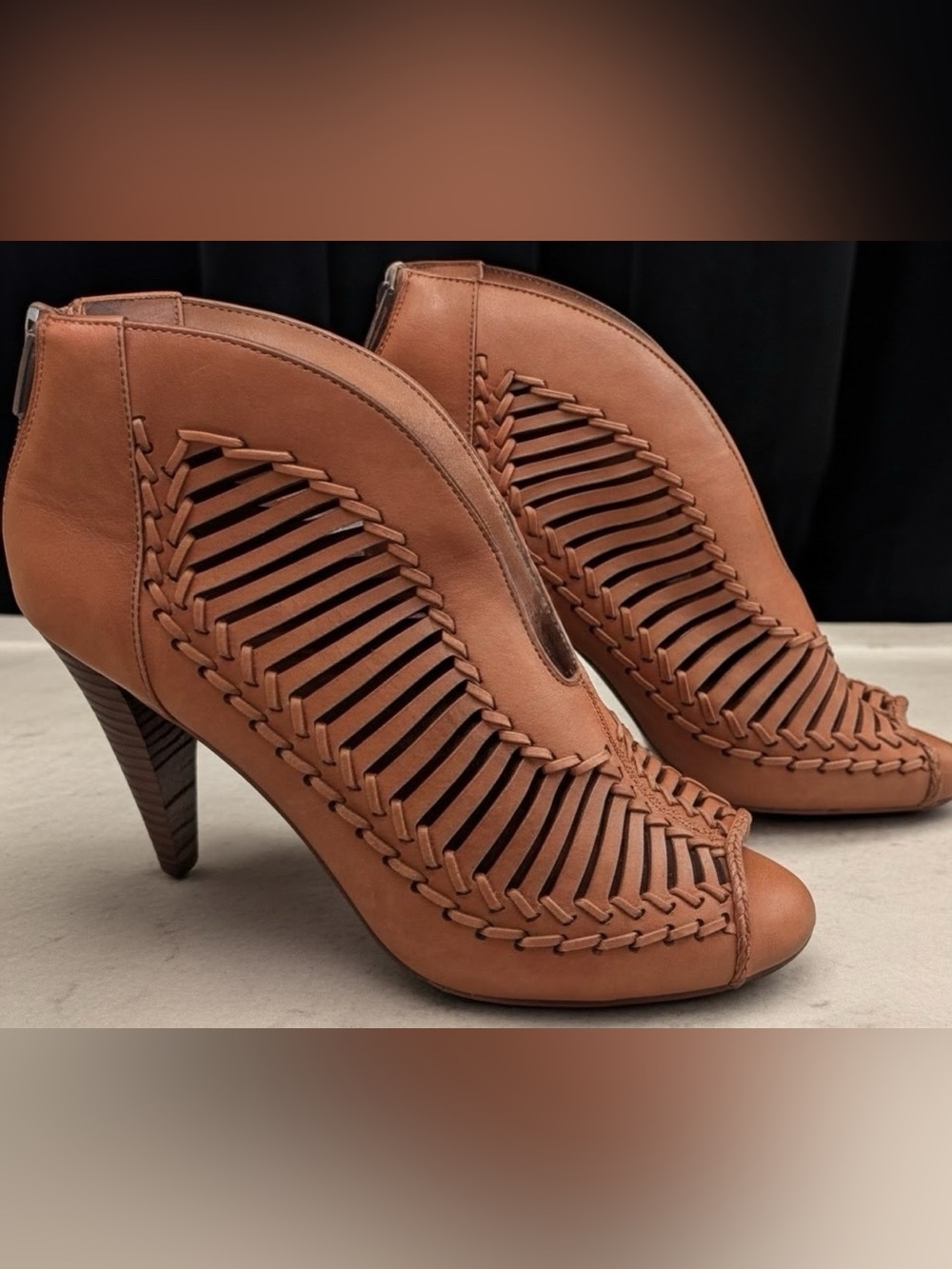 Vince Camuto VC-ACHA Leather Cutout Peep Toe Booties W6.5 Collectors Treasure